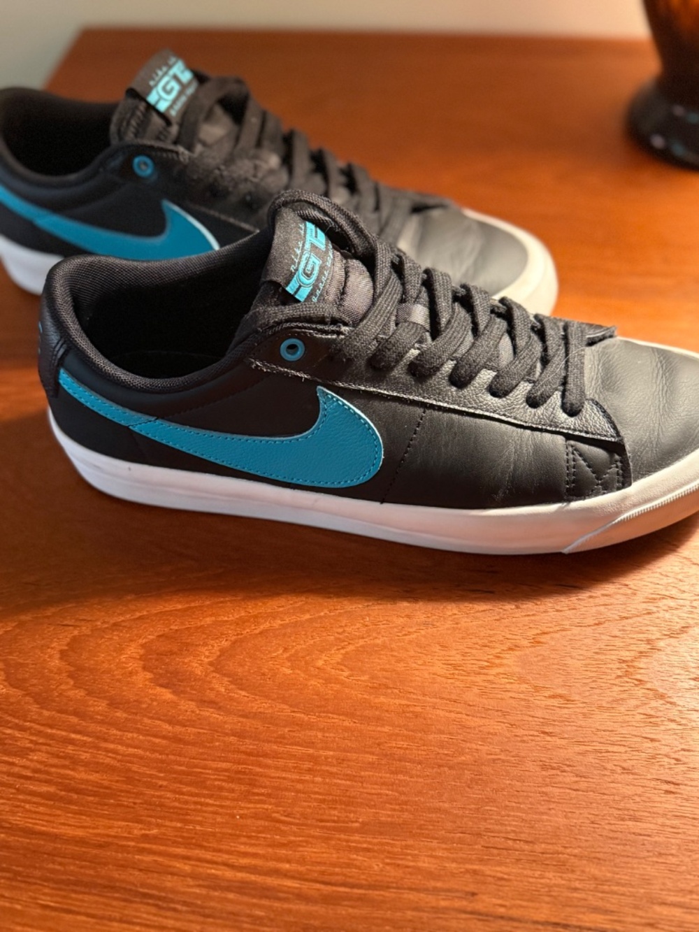 nike sneekers size 10.5 black with blue swish - Picture 2 of 7
